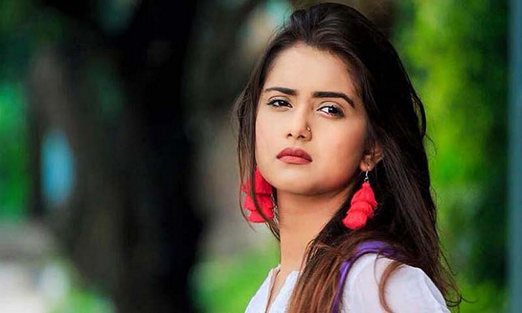 বিব্রতকর অবস্থায় তানজিন তিশা