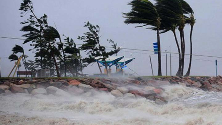 চট্টগ্রাম মোংলা ও পায়রা বন্দরে তিন নম্বর সতর্ক সংকেত