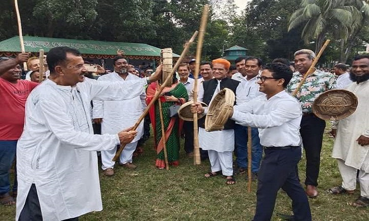 করটিয়ায় ঐতিহ্যবাহী লাঠিখেলা অনুষ্ঠিত