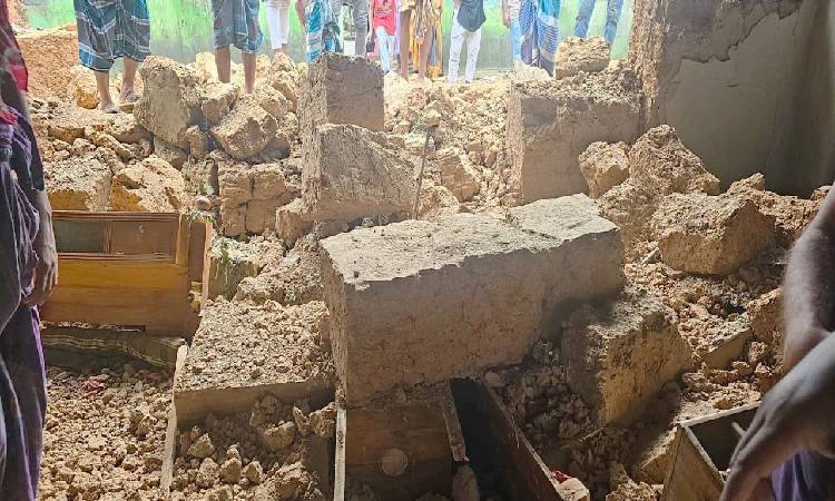 বিজয়নগরে দেয়াল চাপায় ভাই-বোনের মৃত্যু, আহত ৩