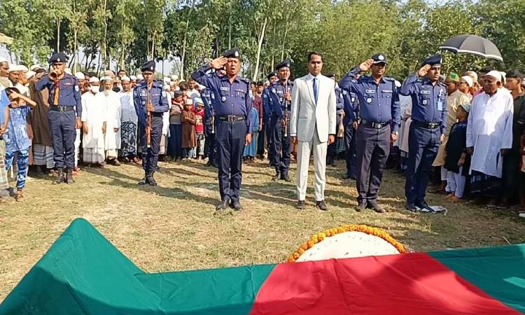 খানসামায় বীর মুক্তিযোদ্ধা আব্বাস আরেফিন এর দাফন সম্পন্ন