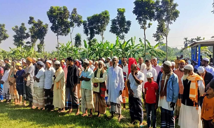 রাজশাহীতে সড়ক দুর্ঘটনায় নিহত: পাশাপাশি দাফন হলো বাবা-ছেলে ও নাতনি