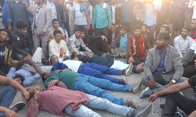 পঞ্চগড়ে মনোনয়ন বঞ্চিত প্রার্থীর সমর্থকদের মহাসড়ক অবরোধ