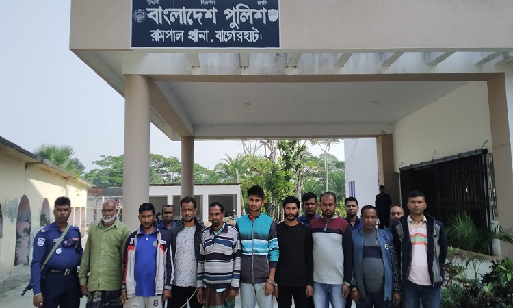 রামপালে বাসে আগুন দেয়ার ঘটনায় মামলা, আটক ১০
