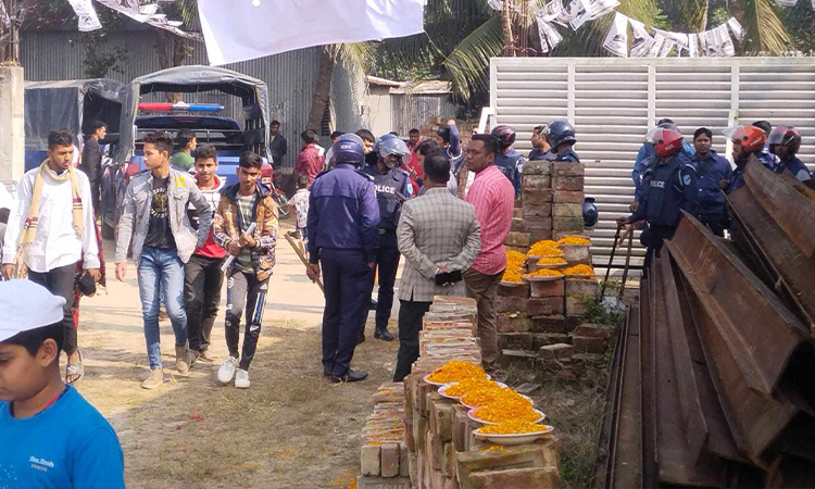 সিংগাইরে নির্বাচনি জনসভার অভিযোগে বই উৎসব পণ্ড