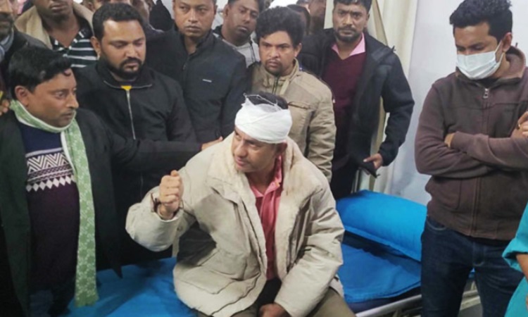 ঢাকা-১৯: সাভারে স্বতন্ত্র প্রার্থীর নির্বাচনি ক্যাম্পে হামলা, আহত ৫