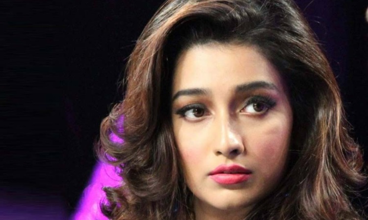 ভারাক্রান্ত মনে নতুন বছর শুরু সায়ন্তিকার