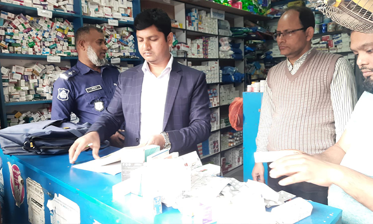 চুয়াডাঙ্গায় ভোক্তা অধিকারের অভিযানে দুই প্রতিষ্ঠানকে জরিমানা