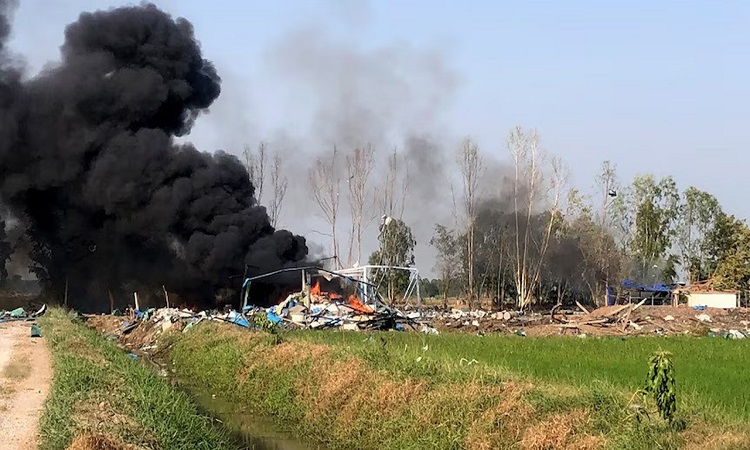 থাইল্যান্ডে আতশবাজির কারখানায় বিস্ফোরণে নিহত ১৭