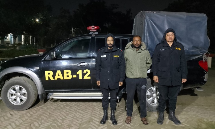 দৌলতপুরে ৪ কেজি গাঁজাসহ মাদক কারবারী আটক