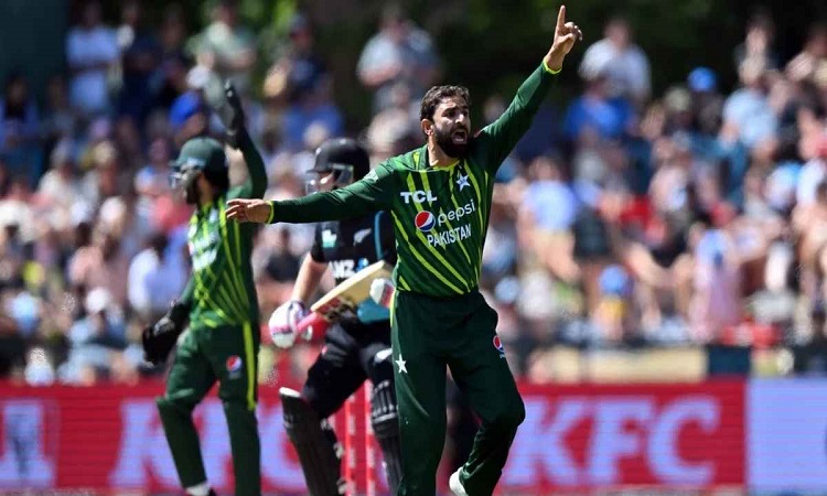 টানা হারের বৃত্ত ভেঙে অবশেষে জয়ের দেখা পেল পাকিস্তান