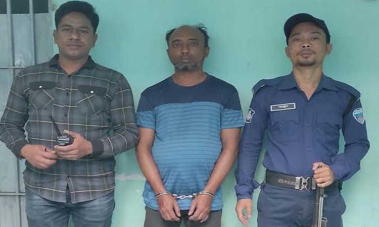 পাঁচ বছরের সাজা এড়াতে ১৪ বছর পলাতক, অতঃপর গ্রেফতার