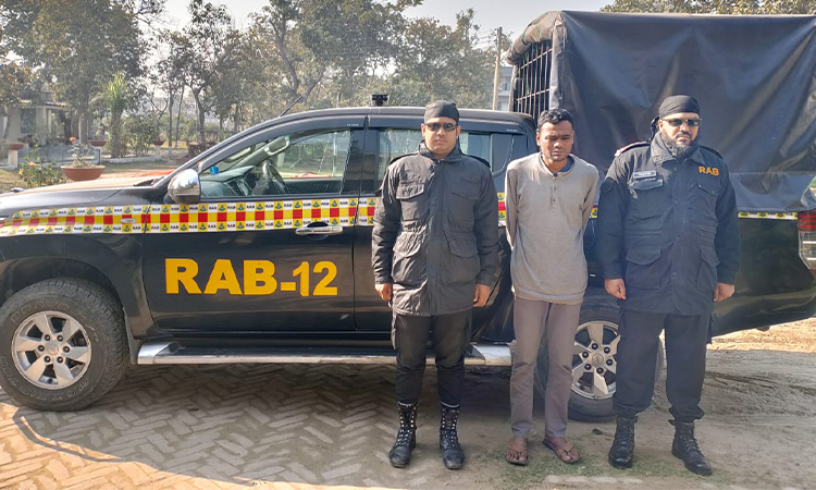দৌলতপুরে ধর্ষণ মামলার পলাতক আসামি গ্রেফতার