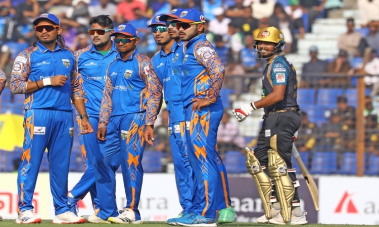 ঢাকাকে উড়িয়ে প্লে-অফে টিকে রইল খুলনা