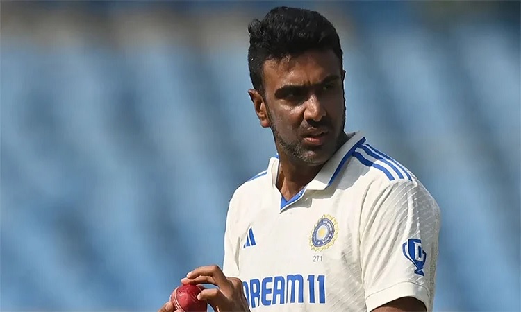 টেস্ট ম্যাচ চলাকালীন হঠাৎ সরে গেলেন অশ্বিন