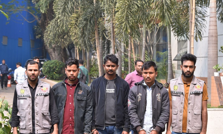 মাত্র ৩০ হাজার টাকায় রোহিঙ্গা থেকে বাংলাদেশি