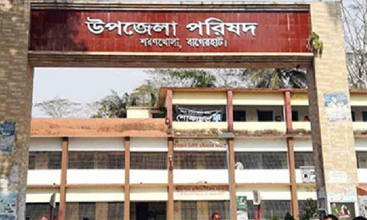 শরণখোলার আশ্রয় কেন্দ্রে ৩ হাজার মানুষ, সাত থেকে আট ফুট উচ্চতায় প্লাবিত