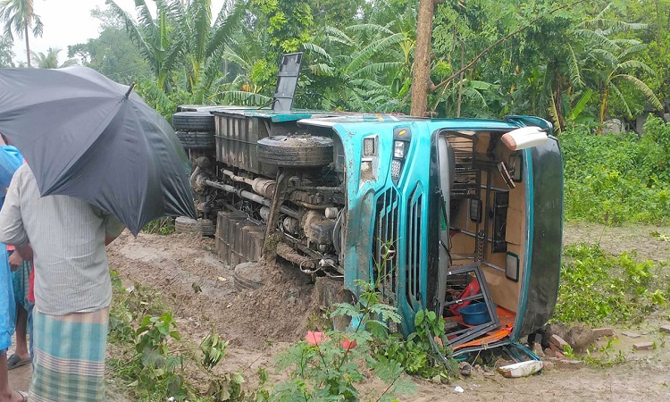 যশোরে পৃথক সড়ক দুর্ঘটনায় নিহত ৩, আহত ১০
