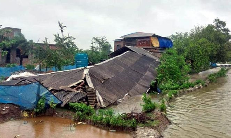 ঘূর্ণিঝড় রেমাল: শ্যামনগর উপকূলে ৫৪১ ঘরবাড়ি বিধ্বস্ত