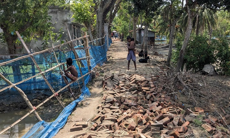 ঘূর্ণিঝড় রেমালের তাণ্ডবে বাগেরহাটে ৬৪৪ কোটি টাকার ক্ষয়ক্ষতি