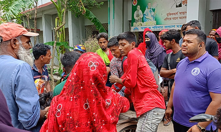 তালায় গাছ থেকে পড়ে কলেজ ছাত্রের মৃত্যু