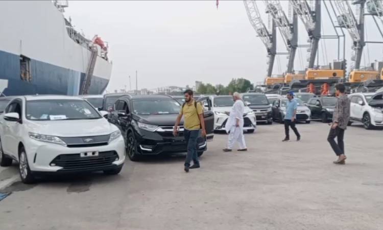 মোংলা বন্দরে নিলামে উঠছে বিভিন্ন ধরনের  ১০৭ গাড়ি