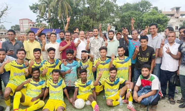 জেলা প্রশাসক গোল্ডকাপ ফুটবল টুর্নামেন্টের ফাইনালে দৌলতপুর