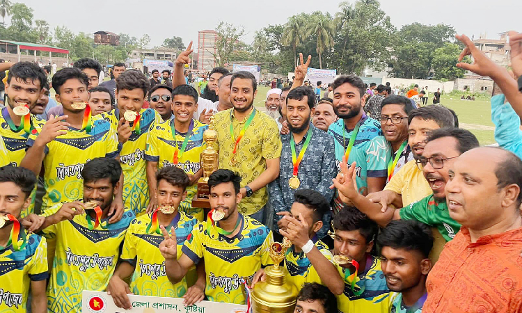 জেলা প্রশাসক গোল্ডকাপ ফুটবল টুর্নামেন্টে দৌলতপুর চ্যাম্পিয়ন