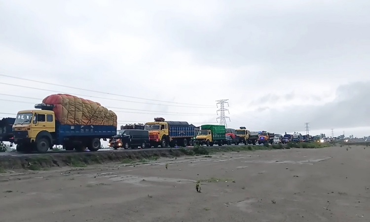 ঢাকা-টাঙ্গাইল মহাসড়কে ১২ কিলোমিটার যানজট