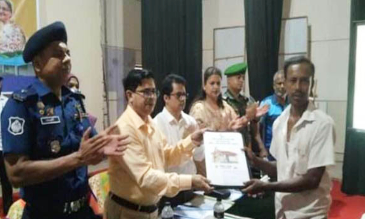 নড়াইলকে ভূমিহীন ও গৃহহীন মুক্ত জেলা ঘোষণা