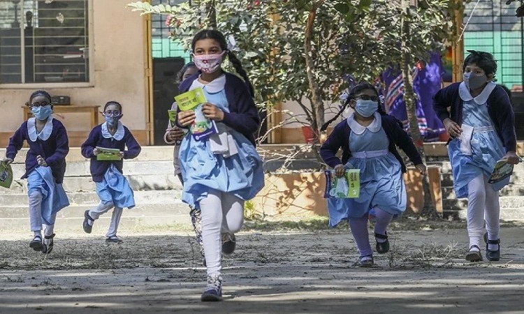 ঈদ-গ্রীষ্ম মিলে ১৭ দিনের ছুটিতে যাচ্ছে শিক্ষাপ্রতিষ্ঠান