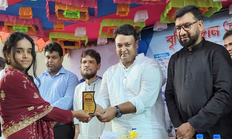 হাকিমপুর সরকারি মহিলা ডিগ্রি কলেজে মেধাবৃত্তি প্রদান ও পরীক্ষার্থীদের বিদায় অনুষ্ঠান