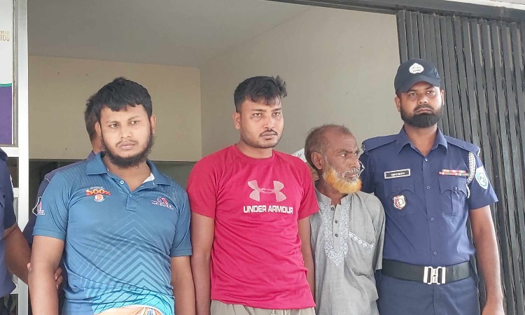 বিকাশ ও নগদে প্রতারণার অভিযোগে গ্রেফতার ৩