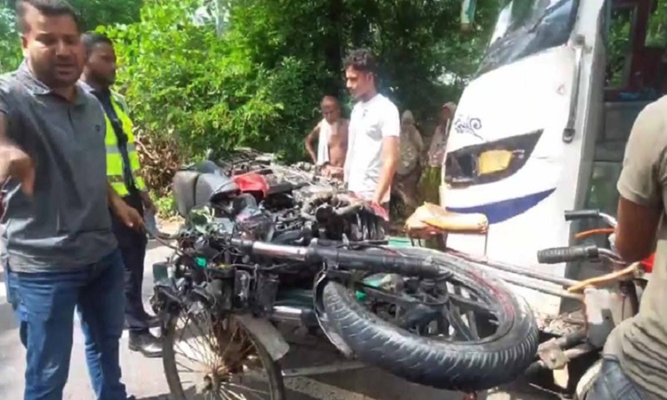 বাগেরহাটে বাস-মোটরসাইকেলের মুখোমুখি সংঘর্ষে পিতা-পুত্র নিহত