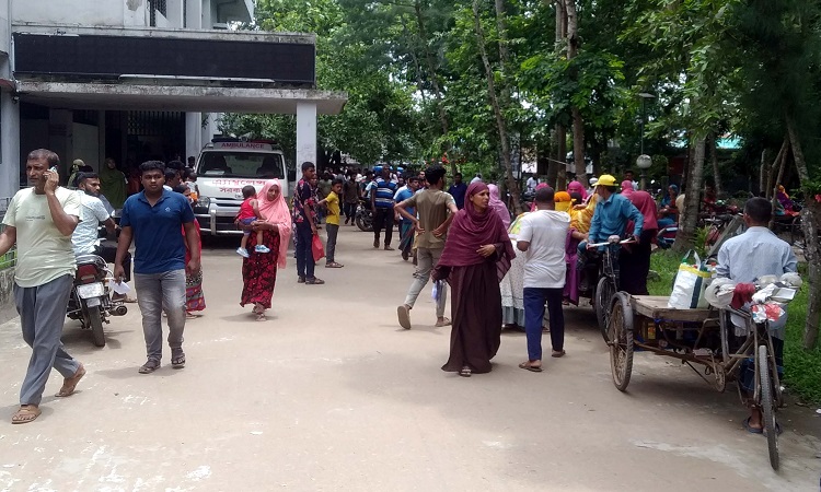 ফকিরহাটে বাসের ধাক্কায় মাধ্যমিক বিদ্যালয়ের অফিস সহকারী নিহত