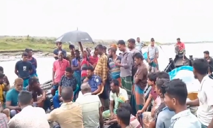 মোংলার বুড়িরডাঙ্গা এলাকায় নৌকা ডুবি, নিখোঁজ ১