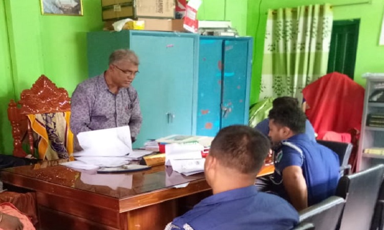 দৌলতপুরে কলেজ অধ্যক্ষের ওপর হামলা ও মারপিটের অভিযোগ