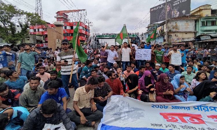 কোটাবিরোধী আন্দোলনে চবি শিক্ষার্থীদের ফের মহাসড়ক অবরোধ