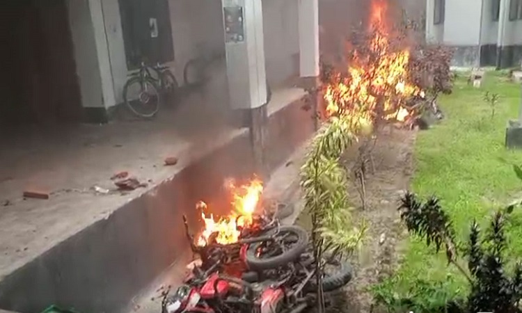 রাবিতে বঙ্গবন্ধু হলে ঢুকে মোটরসাইকেলে আগুন, ব্যাপক ভাঙচুর