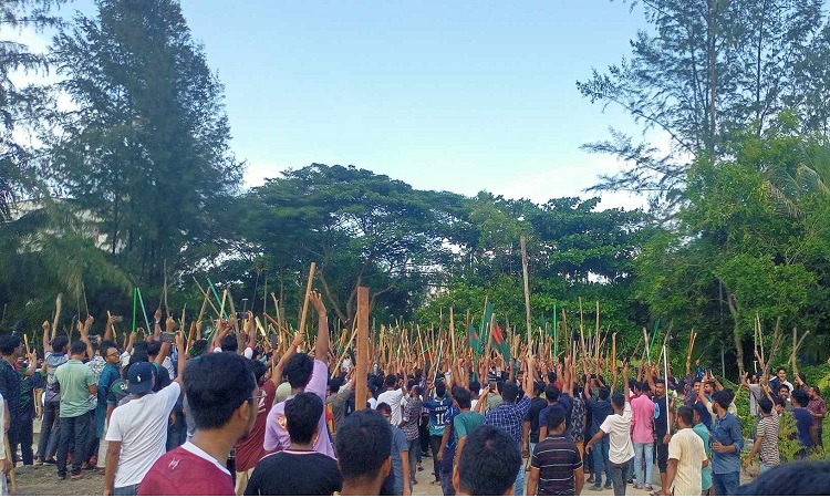 বশেমুরবিপ্রবিতে শিক্ষার্থীদের বিক্ষোভ মিছিল