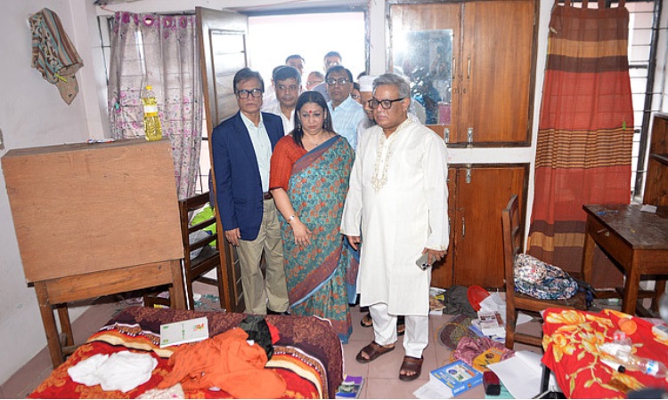 ক্ষতিগ্রস্ত হল পরিদর্শন করলেন ঢাবি উপাচার্য