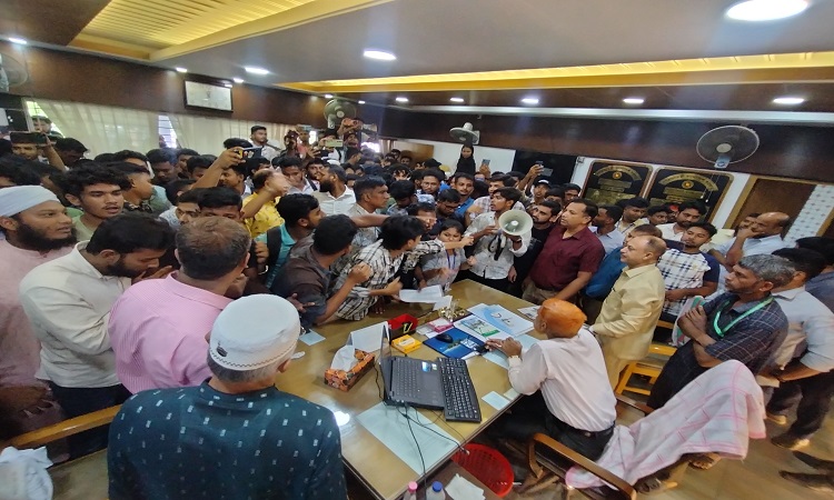 নওগাঁ সরকারি কলেজের অধ্যক্ষের পদত্যাগ