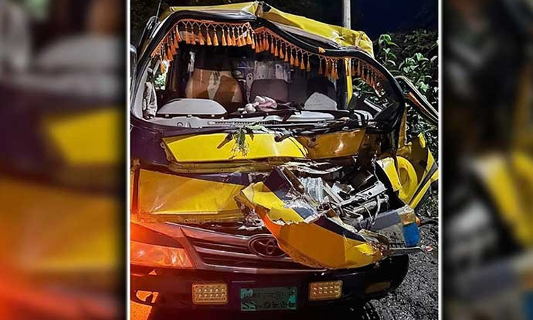 ত্রাণ দিতে গিয়ে দুর্ঘটনার কবলে চবি শিক্ষার্থীরা