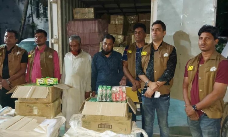 নরসিংদীতে জব্দ অবৈধ ভারতীয় প্রসাধনী, আটক ২