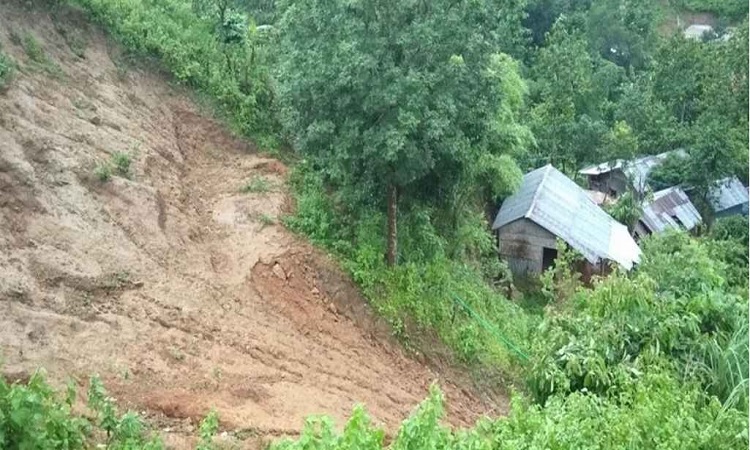 ৪ বিভাগে অতি ভারী বর্ষণের আভাস, ভূমিধসের শঙ্কা