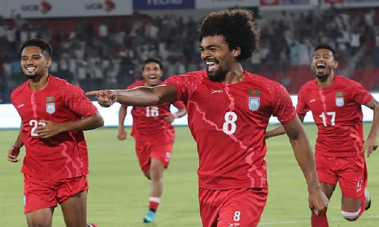 হামজার গোলে এগিয়ে বাংলাদেশ