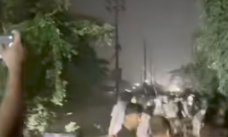 রেস্টুরেন্টে টিস্যু চাওয়াকে কেন্দ্র করে দুই গ্রামবাসীর সংঘর্ষ, আহত ১৫