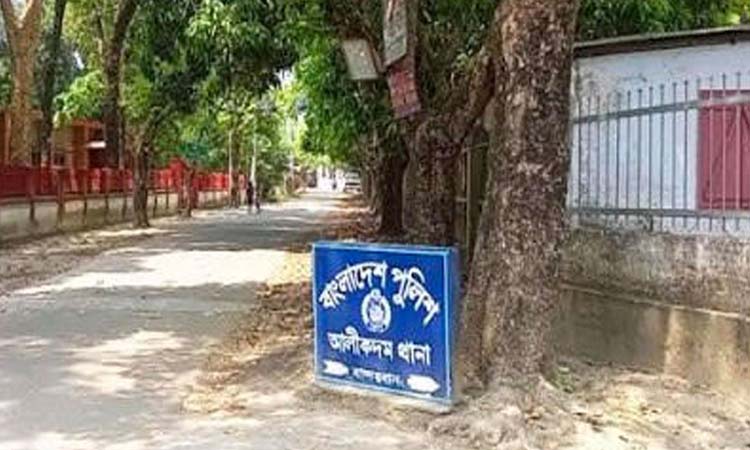 বন্দুক নাড়াচাড়া করতে গিয়ে গুলি বেরিয়ে পর্যটকের মৃত্যু