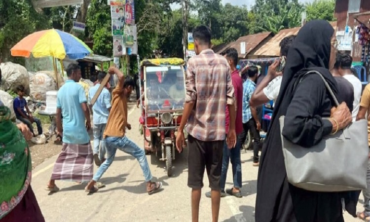 চালকের হয়রানি বন্ধসহ নানা দাবিতে অনির্দিষ্টকালের জন্য কর্মবিরতি