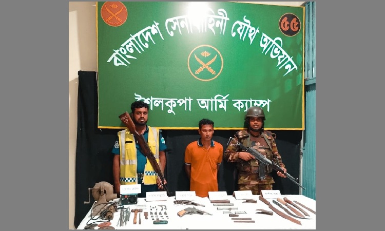 শৈলকূপায় যৌথবাহিনীর অভিযানে অস্ত্র উদ্ধার, আটক ১